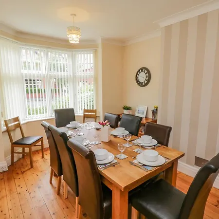 Holiday home 12 Holbeck Avenue