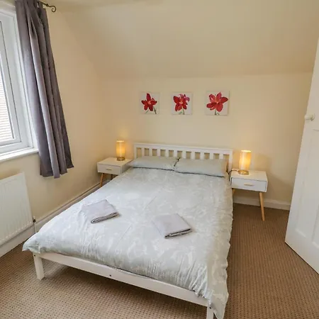 12 Holbeck Avenue *